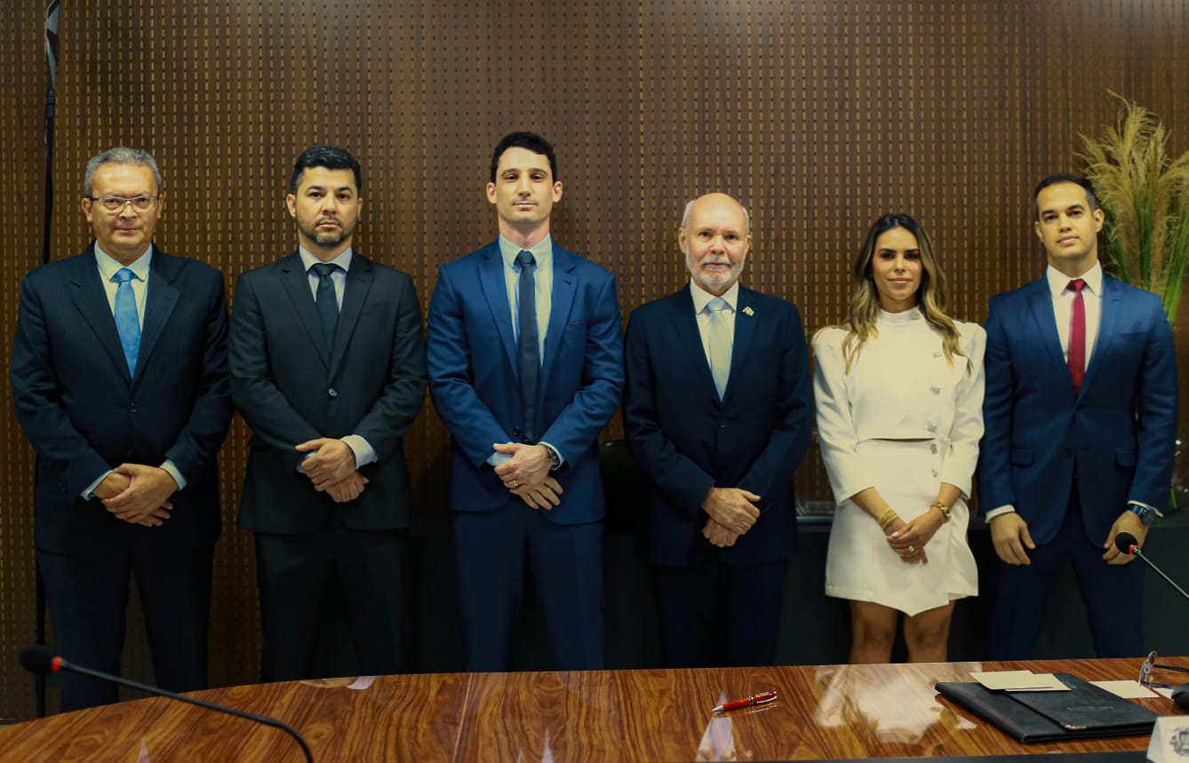 Mais 4 procuradores são empossados e completam o quadro da PGE com 109 ...